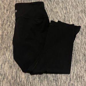 Lululemon capris size 4